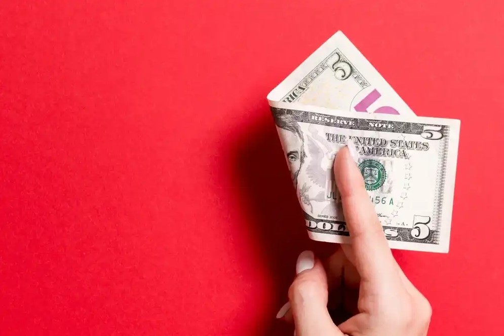 The Financial Power of Saving $5 a Day: A Small Step towards a Big Change