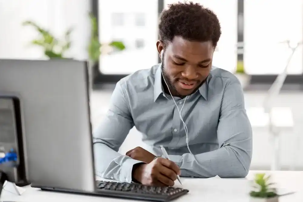 Man listening to one of the top financial podcasts of 2024