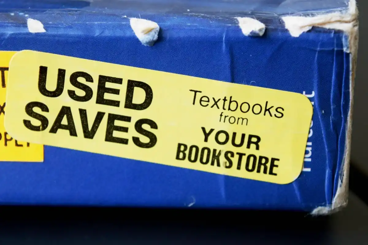 Slash College Expenses with Proven Textbook Budgeting Hacks Image 2 | Cash Store
