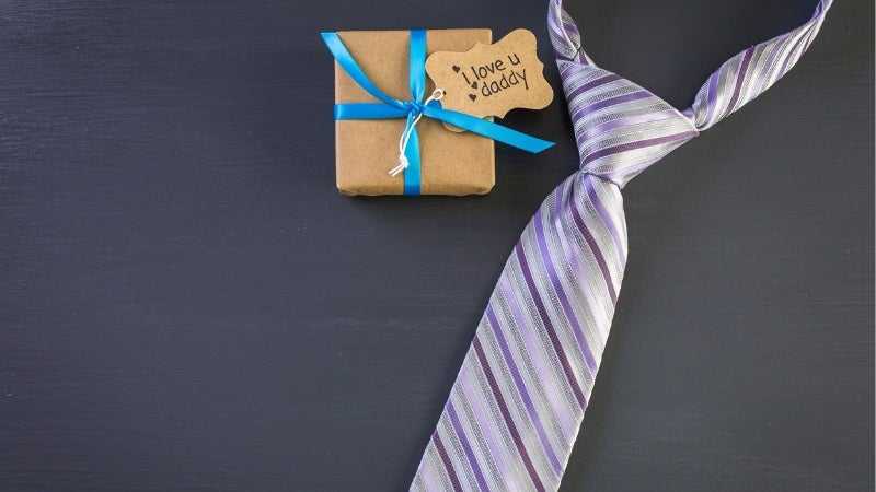 Tie and a gift that says I love you daddy