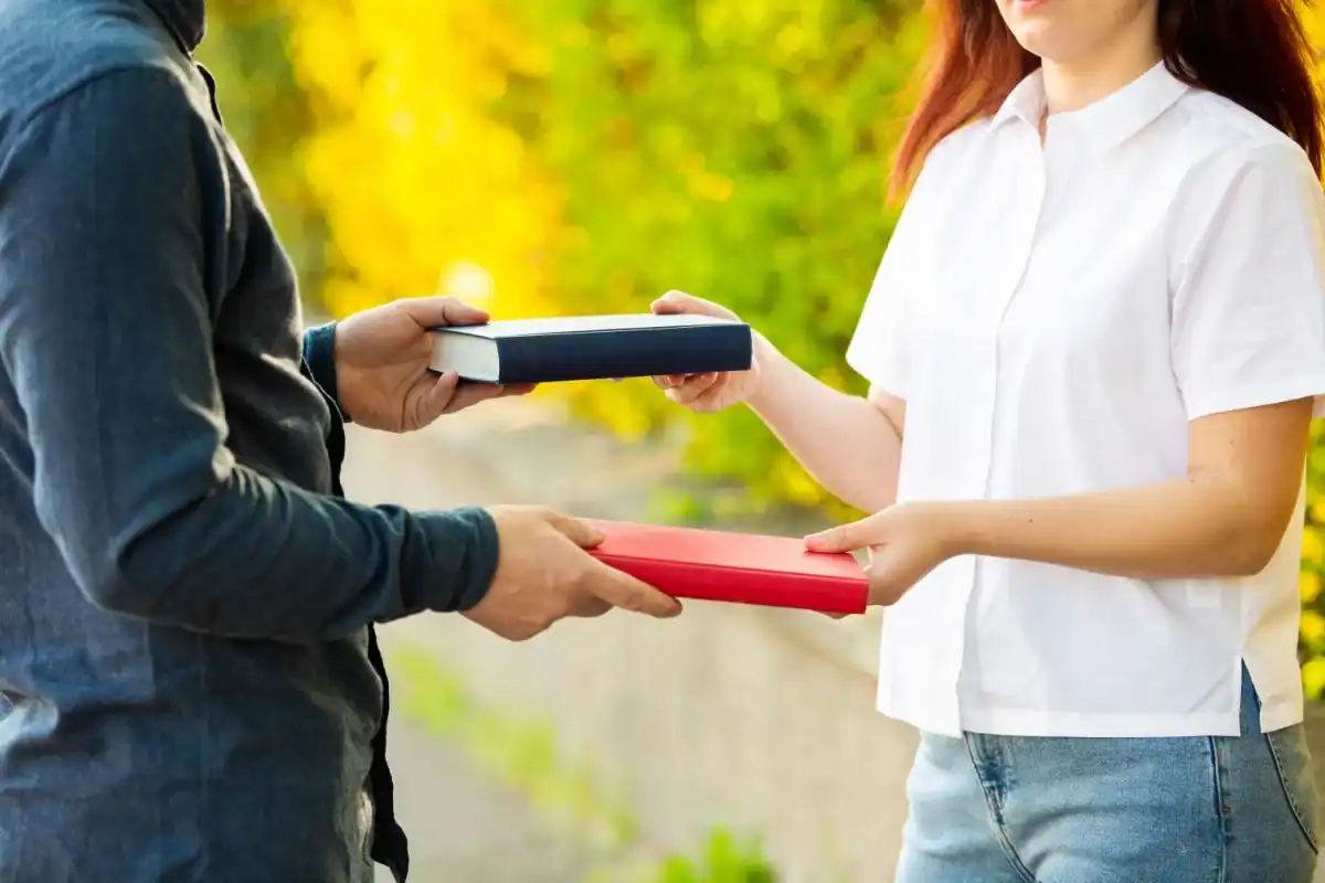 Slash College Expenses with Proven Textbook Budgeting Hacks Image 3 | Cash Store