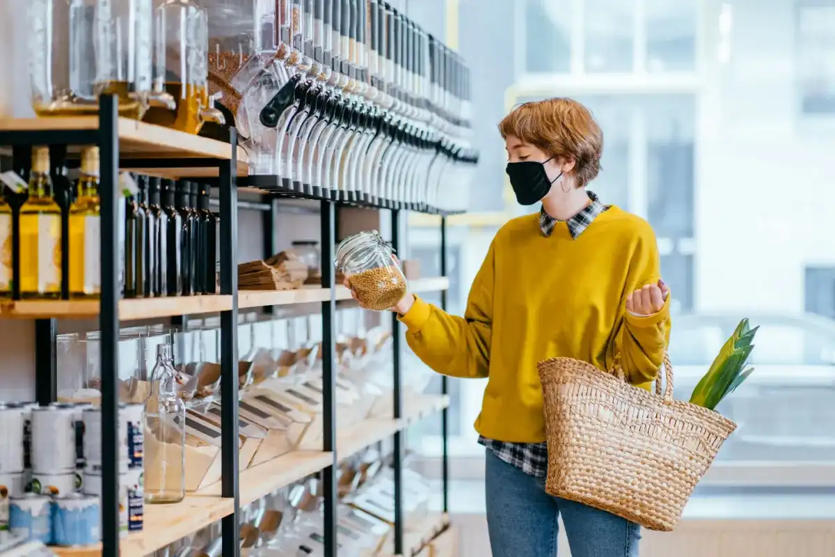 Woman shopping with a minimalist attitude